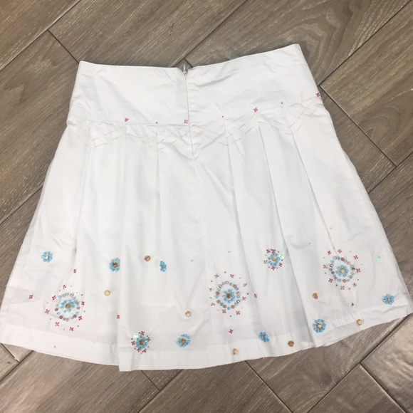 Kenzie white cotton pleated A line skirt - Picture 3 of 5